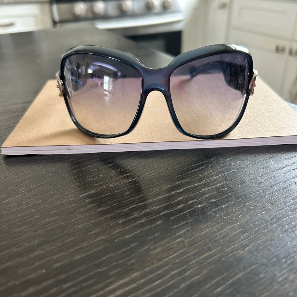 Gucci Black Butterfly Sunglasses with Gradient Lenses
